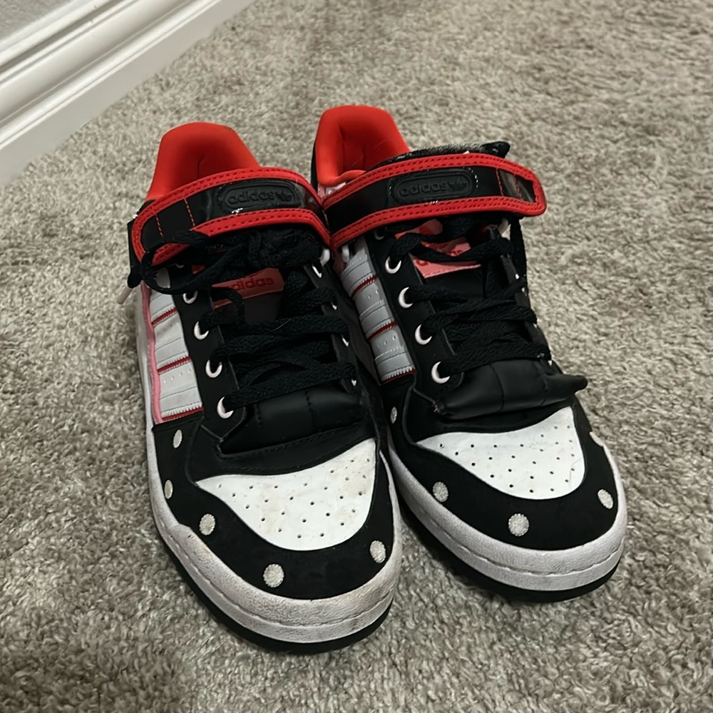 Hello Kitty X Adidas - Picture 3 of 3